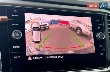 Внедорожник / Кроссовер Volkswagen T-Roc 2021 в 