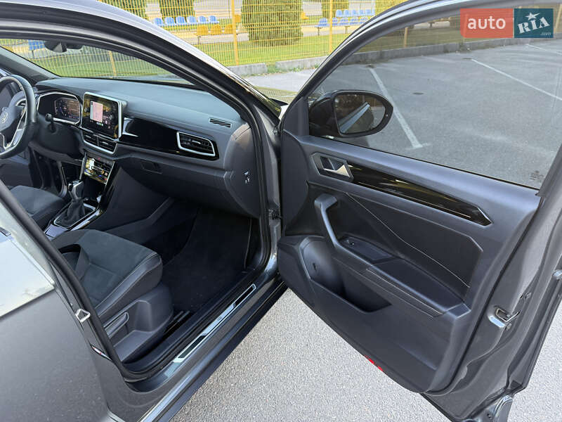 Внедорожник / Кроссовер Volkswagen T-Roc 2022 в Александрие