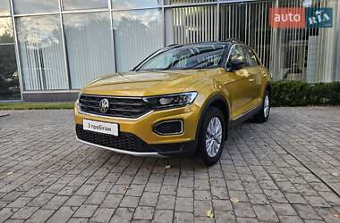 Внедорожник / Кроссовер Volkswagen T-Roc 2020 в 