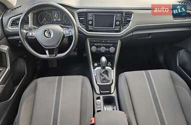 Внедорожник / Кроссовер Volkswagen T-Roc 2020 в 