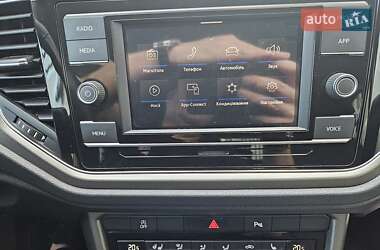 Внедорожник / Кроссовер Volkswagen T-Roc 2020 в 