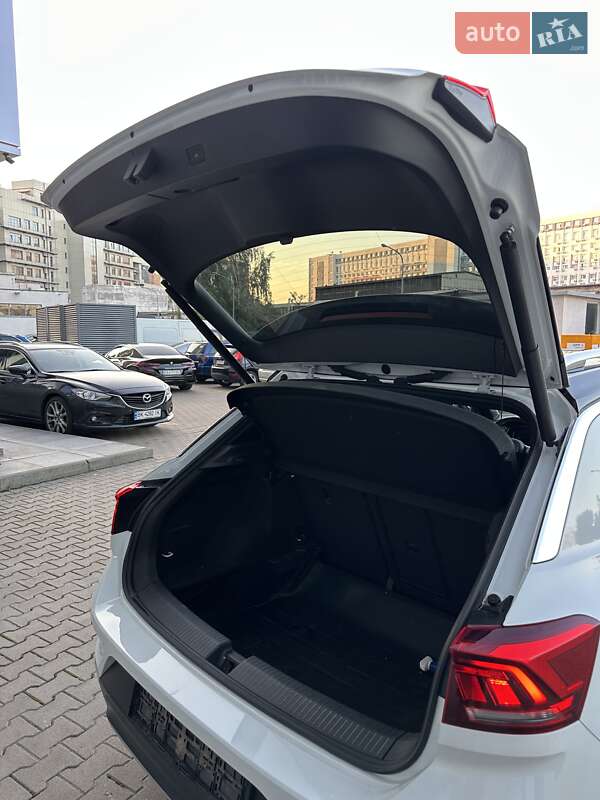Позашляховик / Кросовер Volkswagen T-Roc 2019 в Києві фото 31 Позашляховик / Кросовер Volkswagen T-Roc 2019 в Києві