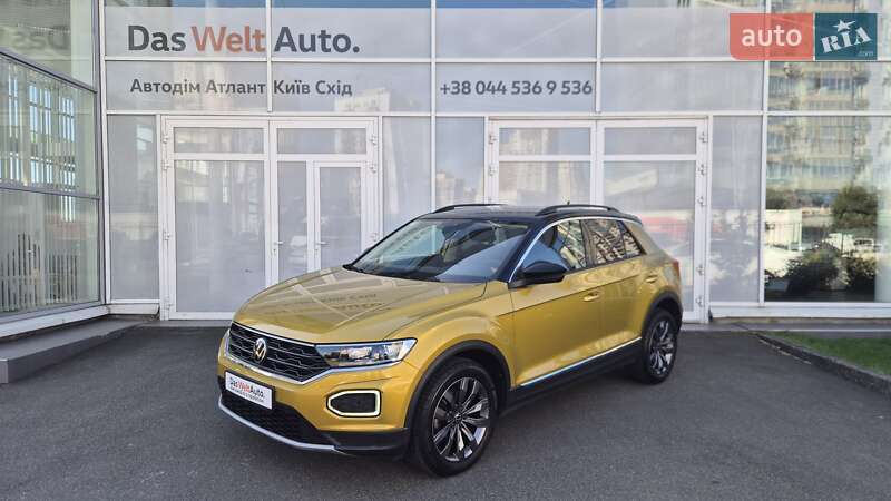 Внедорожник / Кроссовер Volkswagen T-Roc 2021 в 
