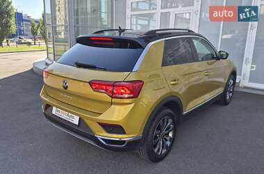 Внедорожник / Кроссовер Volkswagen T-Roc 2021 в 