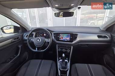 Внедорожник / Кроссовер Volkswagen T-Roc 2021 в 