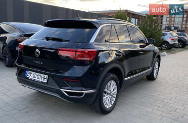 Внедорожник / Кроссовер Volkswagen T-Roc 2021 в 