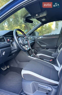 Внедорожник / Кроссовер Volkswagen T-Roc 2019 в 
