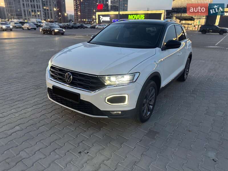 Внедорожник / Кроссовер Volkswagen T-Roc 2021 в Киеве