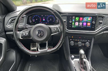 Внедорожник / Кроссовер Volkswagen T-Roc 2019 в 