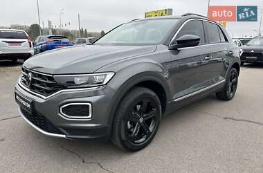 Внедорожник / Кроссовер Volkswagen T-Roc 2021 в 