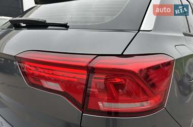 Внедорожник / Кроссовер Volkswagen T-Roc 2021 в 