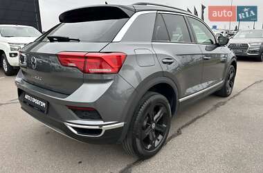 Внедорожник / Кроссовер Volkswagen T-Roc 2021 в 