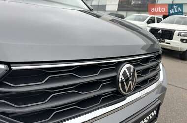 Внедорожник / Кроссовер Volkswagen T-Roc 2021 в 