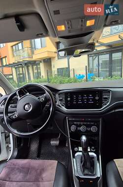 Внедорожник / Кроссовер Volkswagen T-Roc 2019 в 