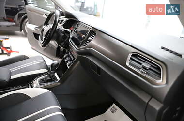 Внедорожник / Кроссовер Volkswagen T-Roc 2020 в 