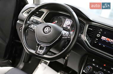 Внедорожник / Кроссовер Volkswagen T-Roc 2020 в 