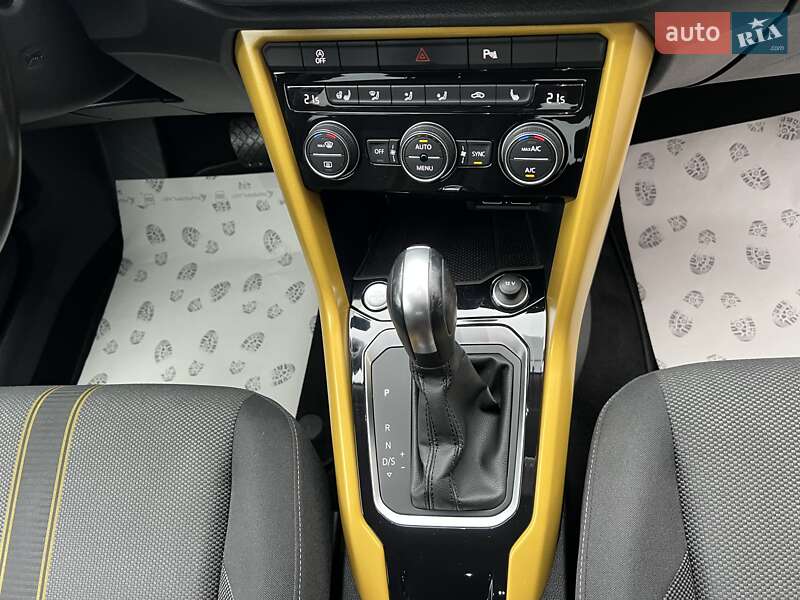 Позашляховик / Кросовер Volkswagen T-Roc 2019 в Києві