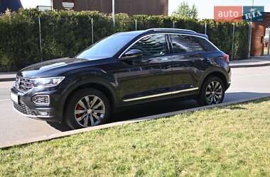 Внедорожник / Кроссовер Volkswagen T-Roc 2019 в 
