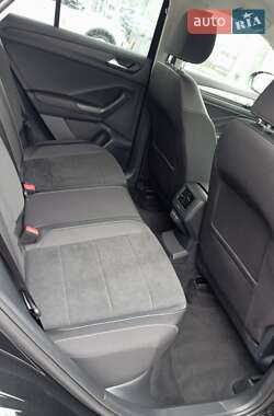 Внедорожник / Кроссовер Volkswagen T-Roc 2024 в 