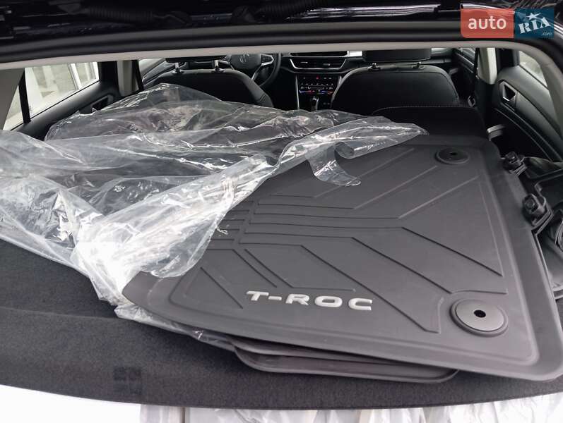Внедорожник / Кроссовер Volkswagen T-Roc 2024 в Киеве