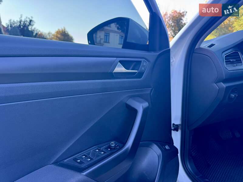 Внедорожник / Кроссовер Volkswagen T-Roc 2019 в Одессе