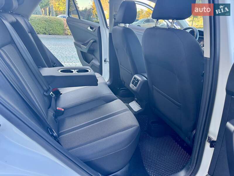 Внедорожник / Кроссовер Volkswagen T-Roc 2019 в Одессе