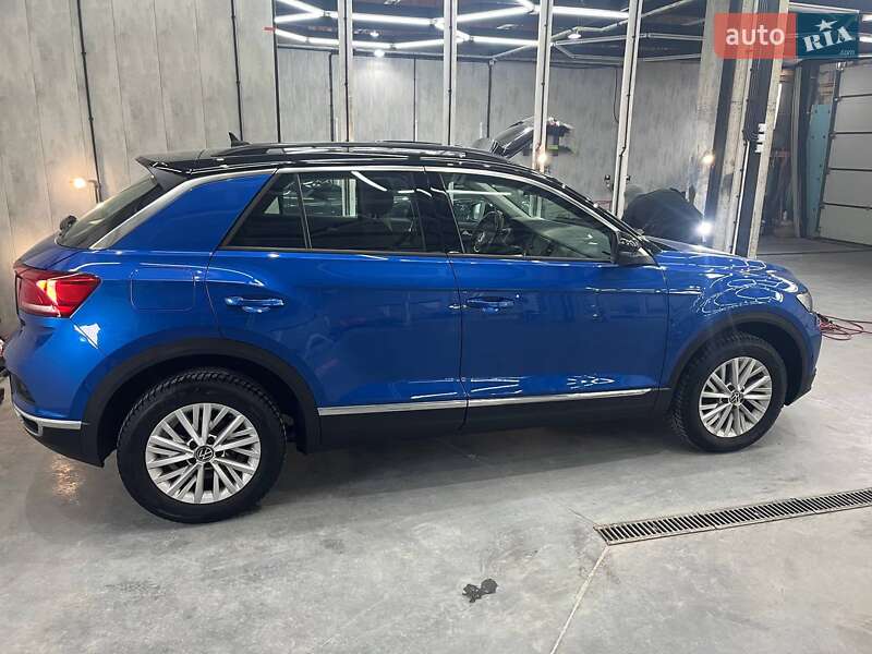 Внедорожник / Кроссовер Volkswagen T-Roc 2021 в Киеве