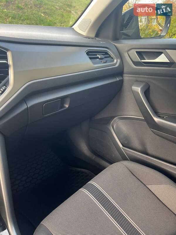 Внедорожник / Кроссовер Volkswagen T-Roc 2021 в Киеве