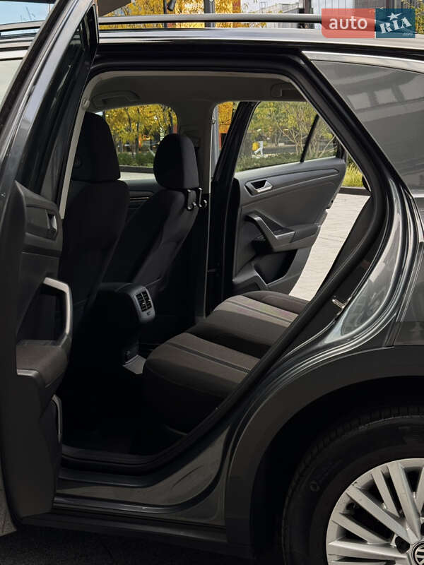 Внедорожник / Кроссовер Volkswagen T-Roc 2018 в Киеве