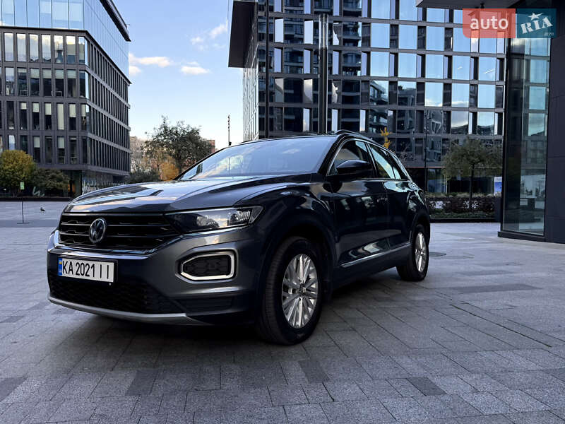 Внедорожник / Кроссовер Volkswagen T-Roc 2018 в Киеве