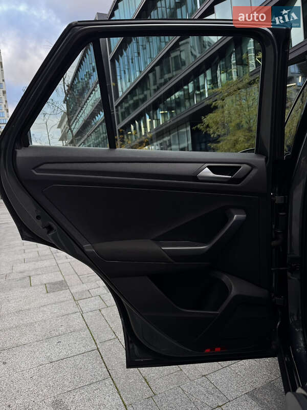 Внедорожник / Кроссовер Volkswagen T-Roc 2018 в Киеве