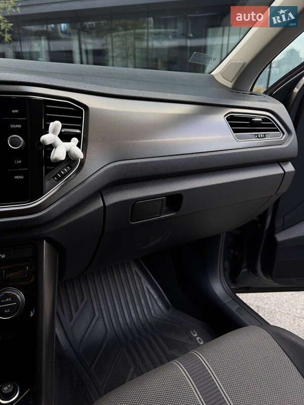 Внедорожник / Кроссовер Volkswagen T-Roc 2018 в Киеве