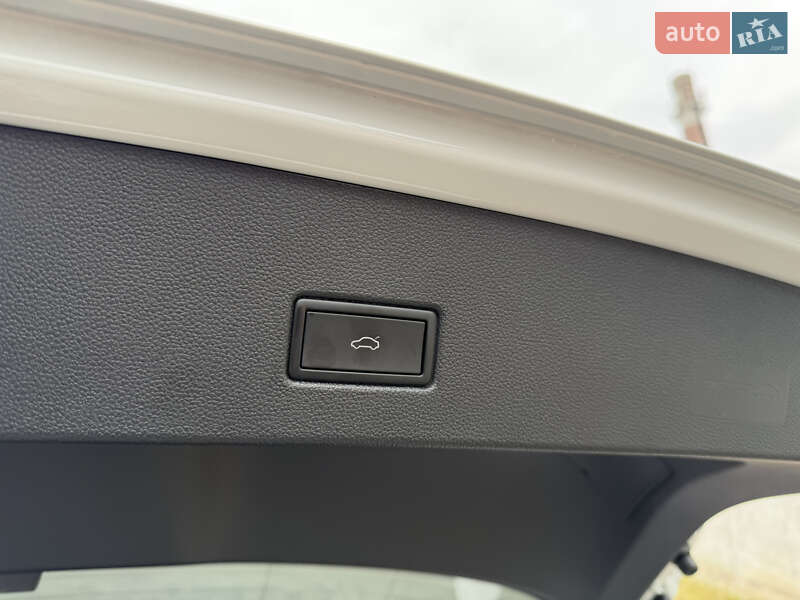 Внедорожник / Кроссовер Volkswagen T-Roc 2023 в Киеве