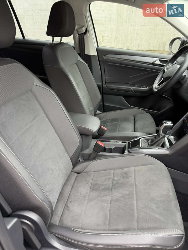 Внедорожник / Кроссовер Volkswagen T-Roc 2023 в Киеве