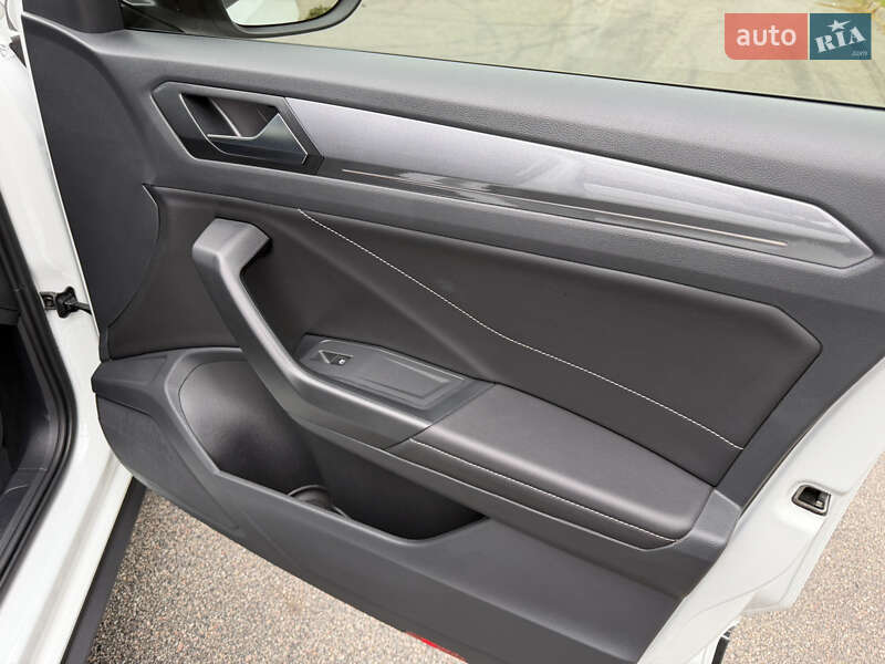 Внедорожник / Кроссовер Volkswagen T-Roc 2023 в Киеве