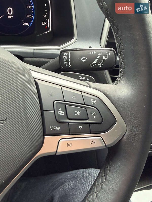 Внедорожник / Кроссовер Volkswagen T-Roc 2023 в Киеве