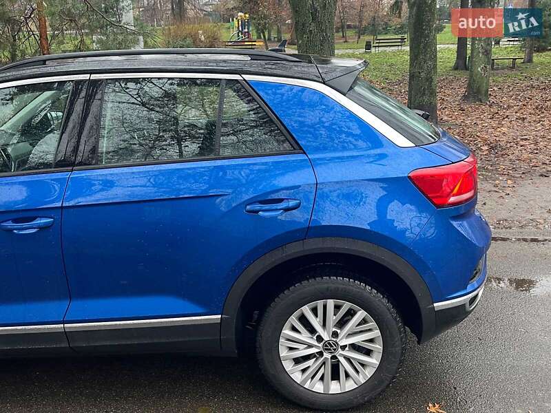 Внедорожник / Кроссовер Volkswagen T-Roc 2021 в Киеве