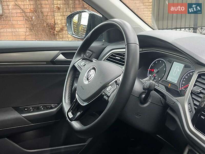 Внедорожник / Кроссовер Volkswagen T-Roc 2021 в Киеве