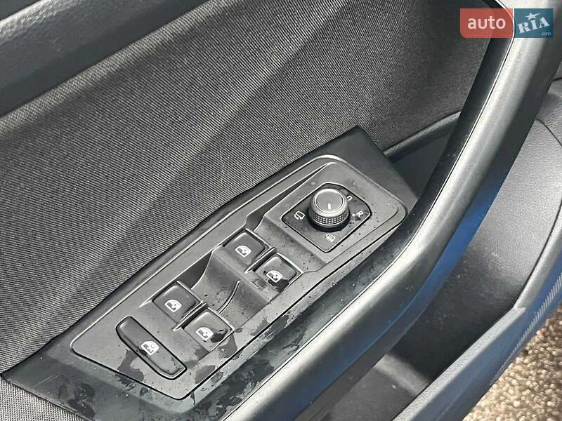 Внедорожник / Кроссовер Volkswagen T-Roc 2021 в Киеве