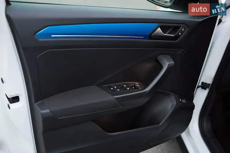 Volkswagen T-Roc 2018 VIN WVGZZZA1ZJV043654 фото оголошення 35 з 85