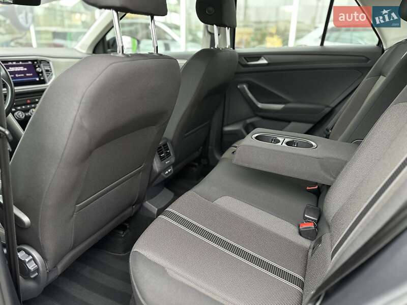 Внедорожник / Кроссовер Volkswagen T-Roc 2021 в Киеве