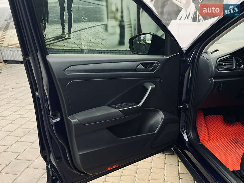 Внедорожник / Кроссовер Volkswagen T-Roc 2019 в Одессе