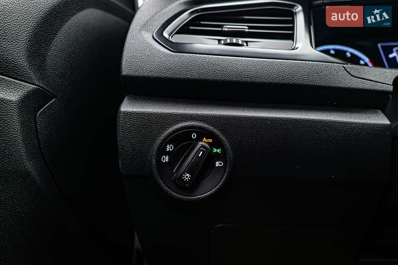 Позашляховик / Кросовер Volkswagen T-Roc 2021 в Києві