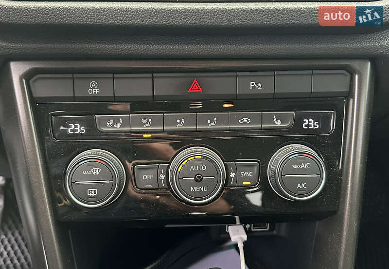 Внедорожник / Кроссовер Volkswagen T-Roc 2019 в Днепре