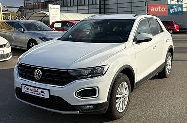 Внедорожник / Кроссовер Volkswagen T-Roc 2019 в Киеве