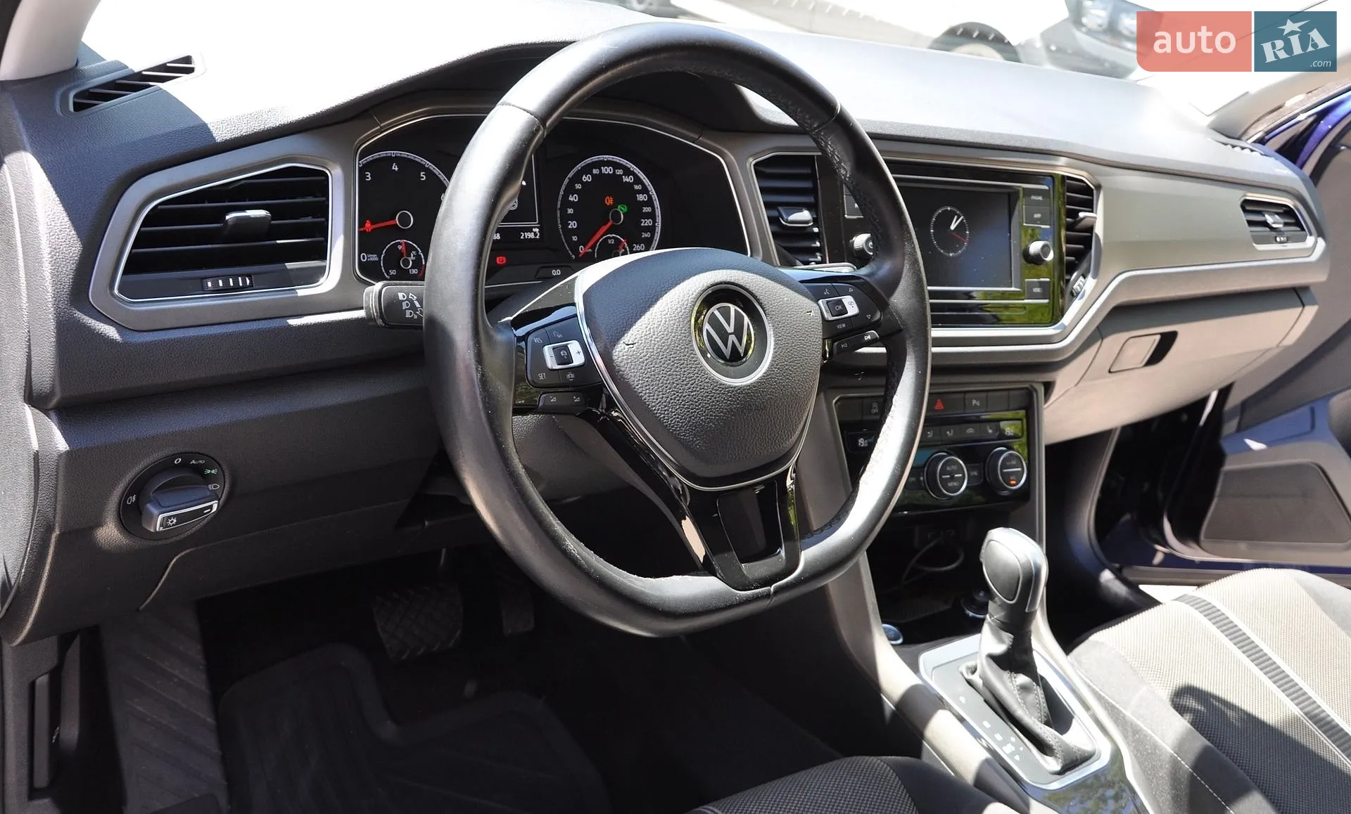 Volkswagen T-Roc 2020 VIN WVGZZZA1ZMV045212 фото оголошення 29 з 48