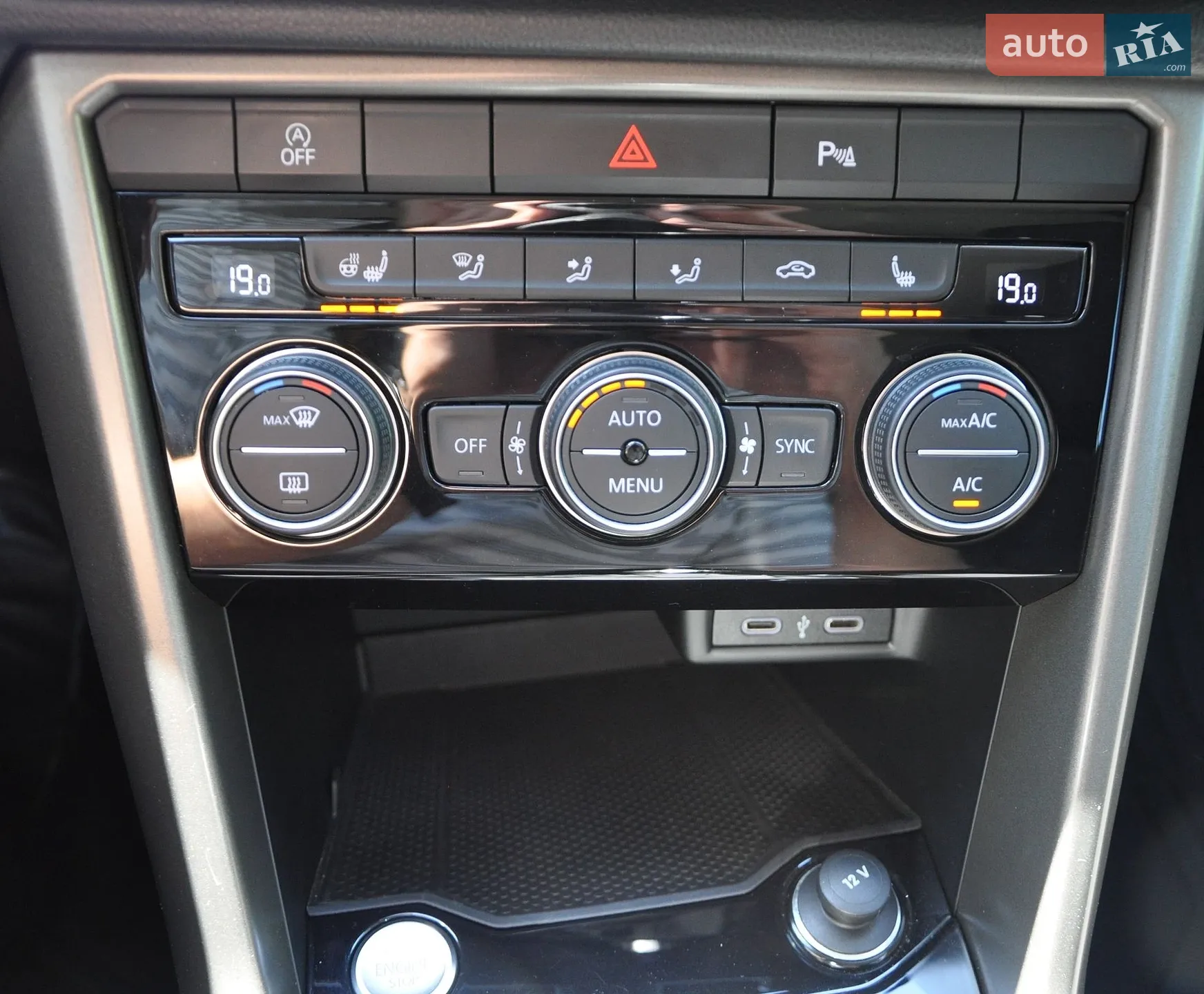 Volkswagen T-Roc 2020 VIN WVGZZZA1ZMV045212 фото оголошення 45 з 48