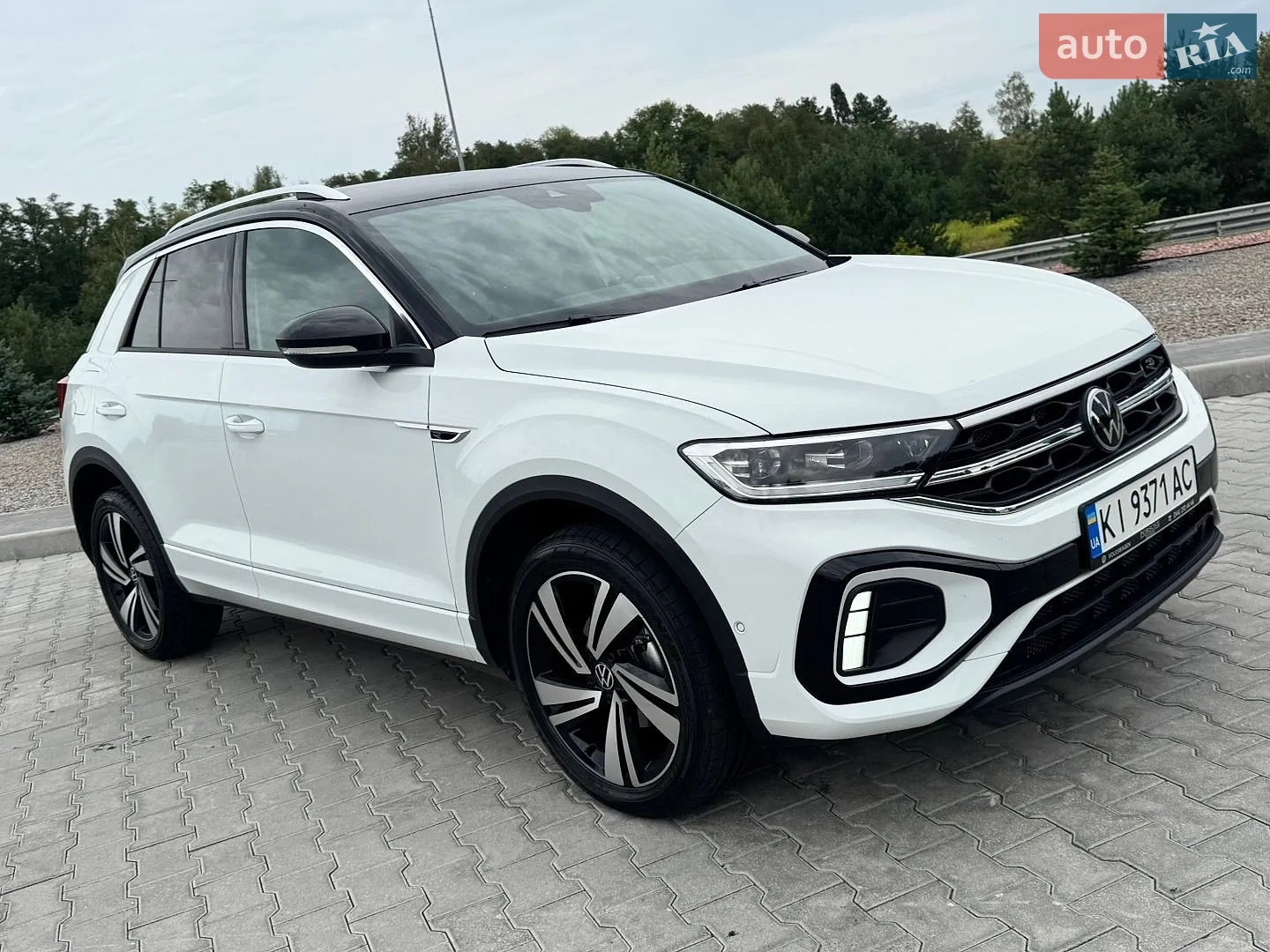 2025 Volkswagen T-Roc - фото 1