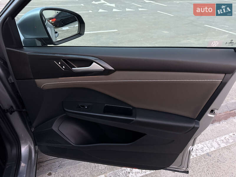 Внедорожник / Кроссовер Volkswagen Taos 2023 в Киеве