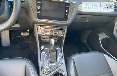 Позашляховик / Кросовер Volkswagen Tiguan Allspace 2018 в 